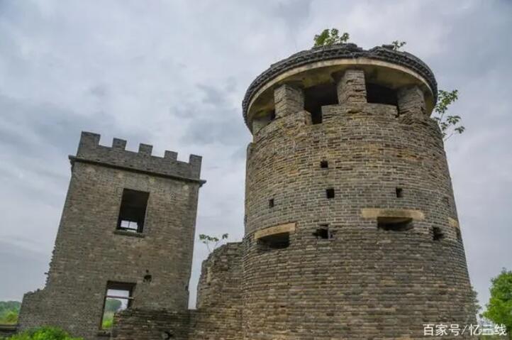 上海市松江区新浜镇日军修建的碉堡和瞭望塔.jpg